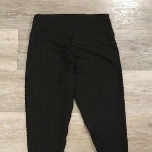 Famous TikTok (scrunch booty) leggings! Black. Size M/L. Brand new!!